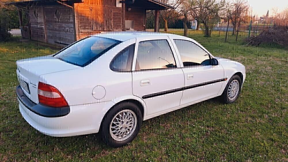 Opel Vectra 1.8i 16V cat 4 porte CD CLIMA EPOCA STORICA