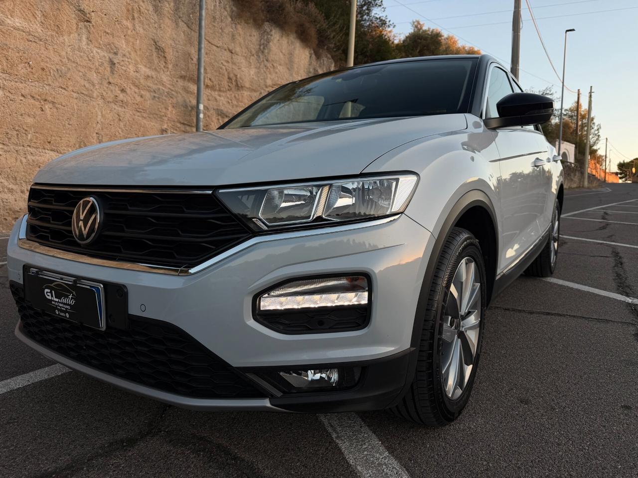 Volkswagen T-Roc/1.0 TSI 110 CV/CAR PLAY/CERCHI 17"/NEOPATENTATI