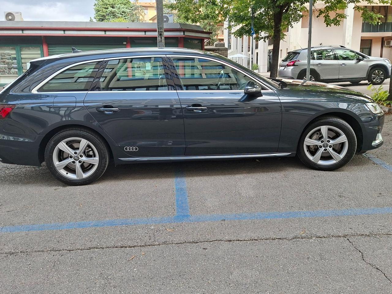 Audi A4 Business Advanced 2.0 40 TDI #6443