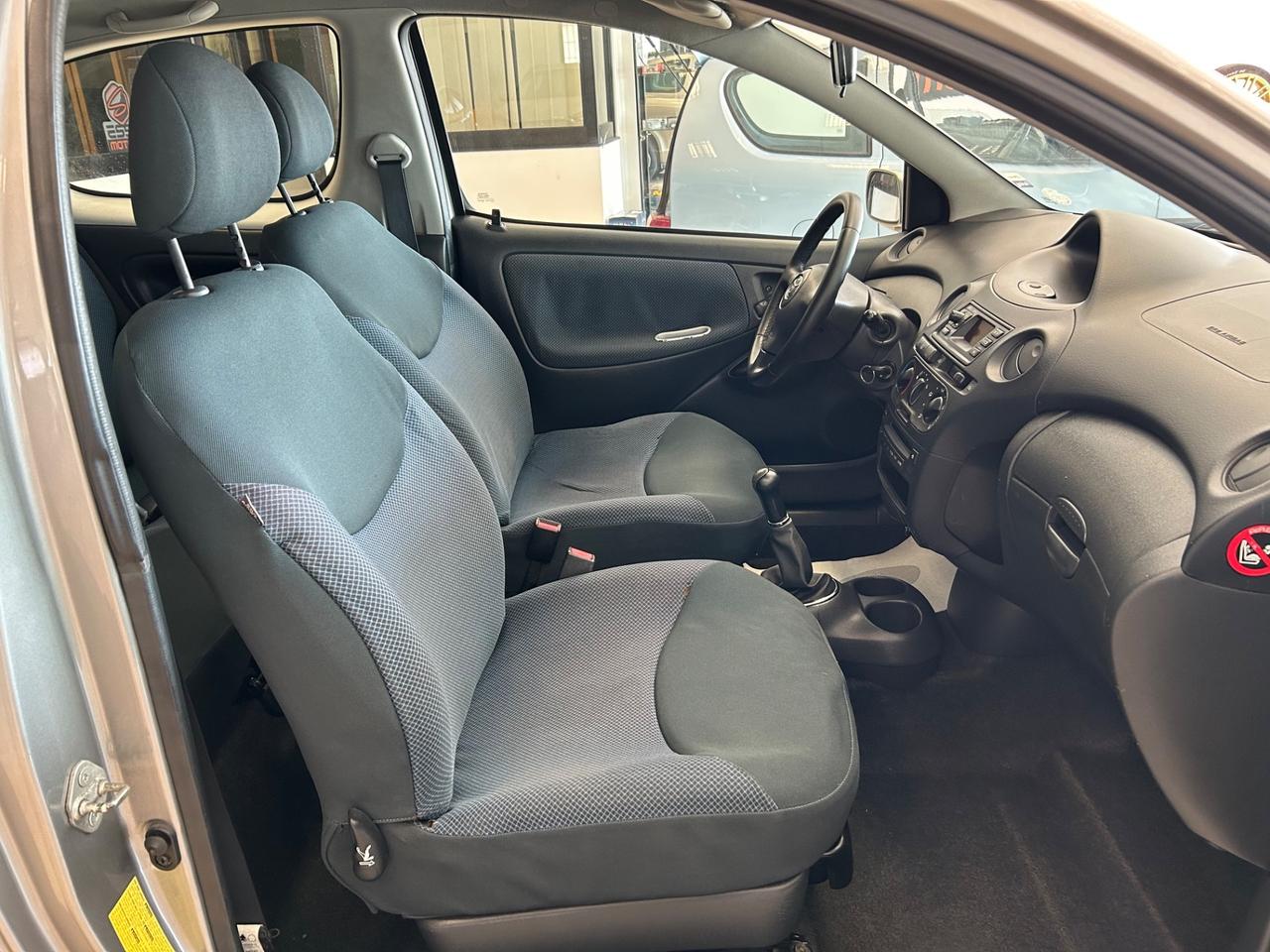 Toyota Yaris 1.0i 16V 65cv 112.000 KM