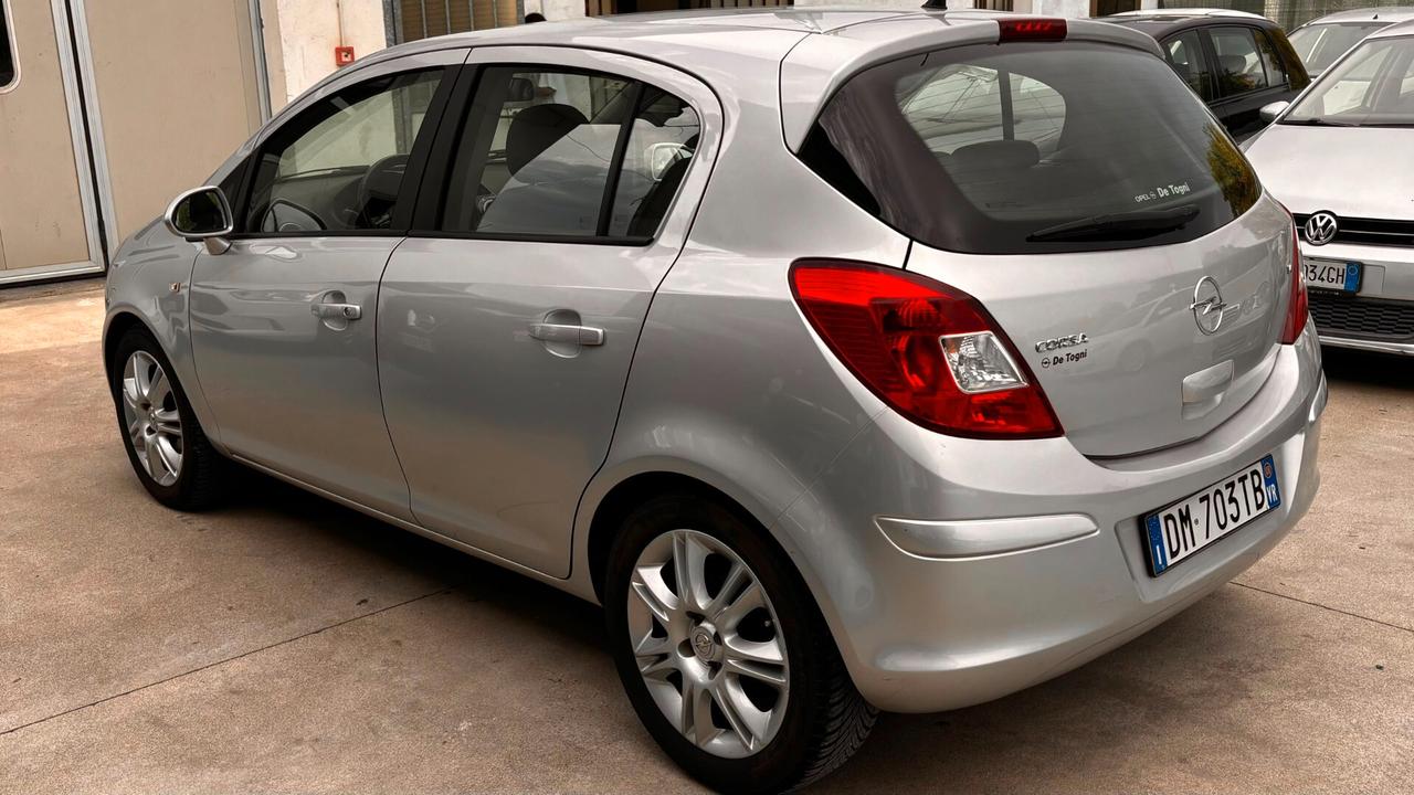 Opel Corsa 1.4 16V 5 porte Enjoy