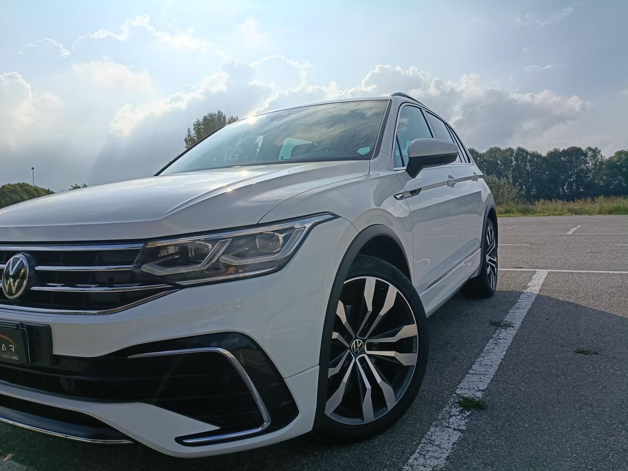 Volkswagen Tiguan R-LINE #50664