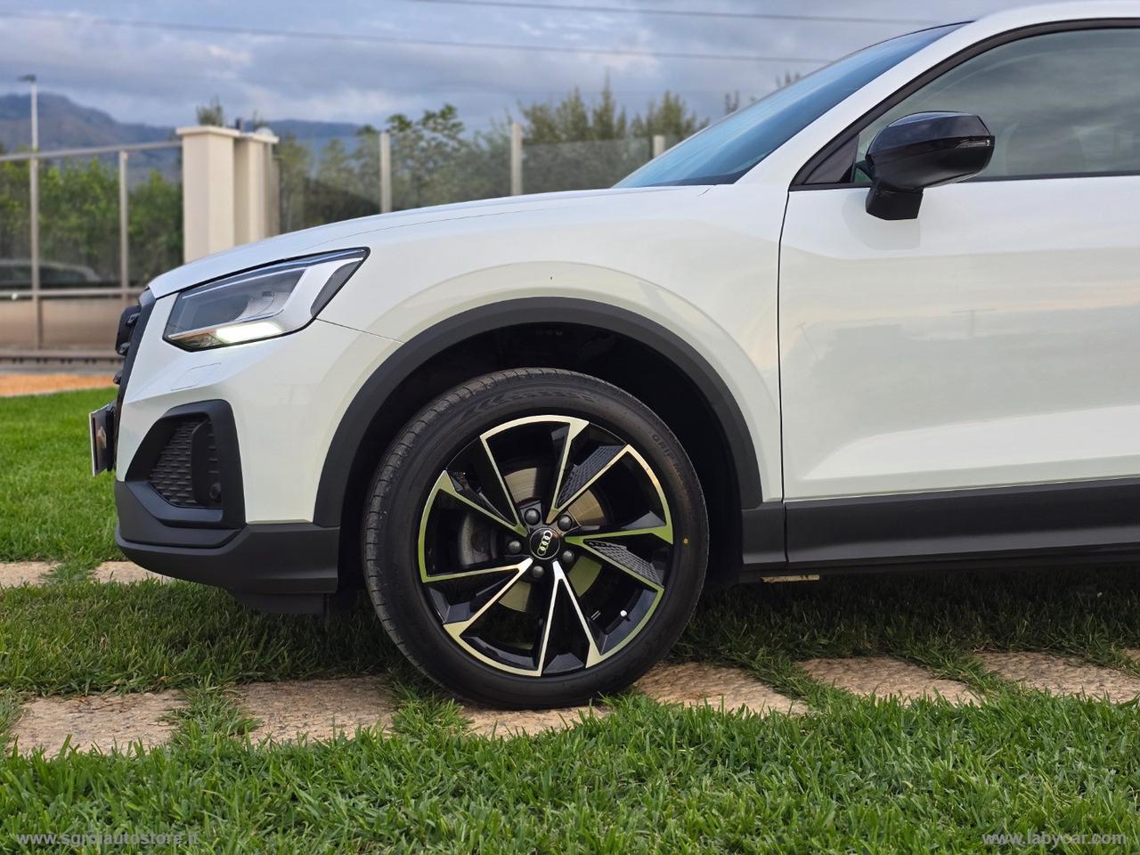 AUDI Q2 30 TDI Business Advanced