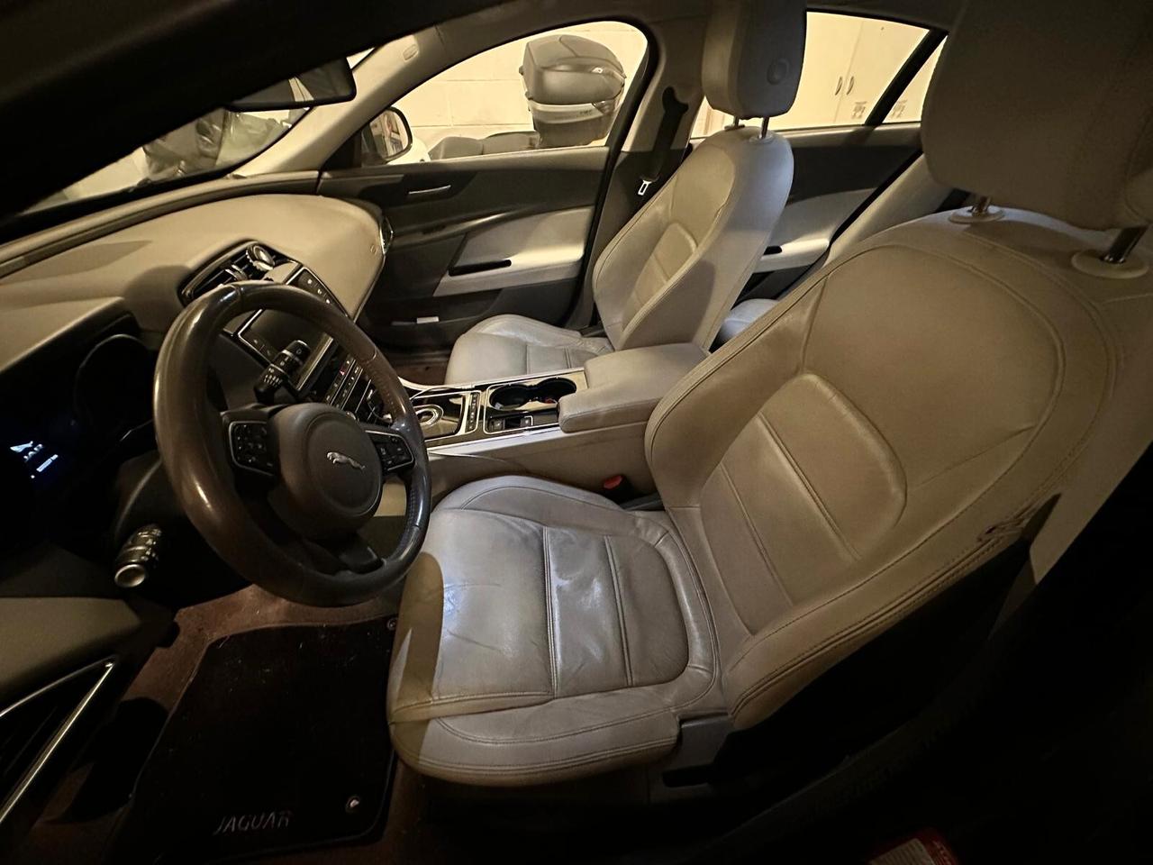 JAGUAR XE 2,0 180CV- AUTOMATICA-EURO 6- MOTORE NUOVO