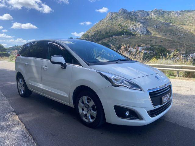 PEUGEOT 5008 1.6 HDi 115CV Allure