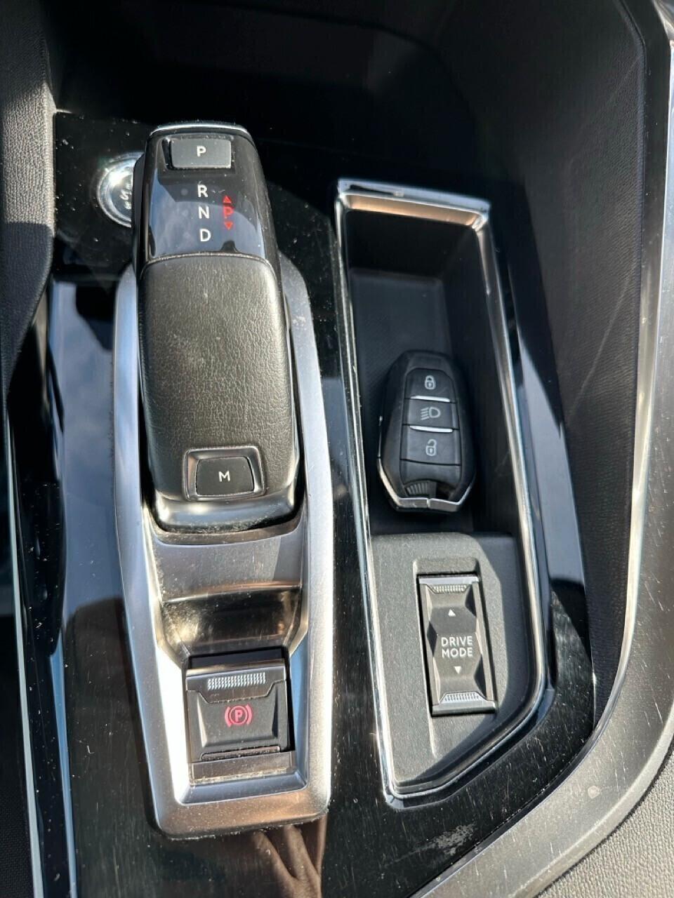 Peugeot 3008 1.5 bluehdi 130CV AT8