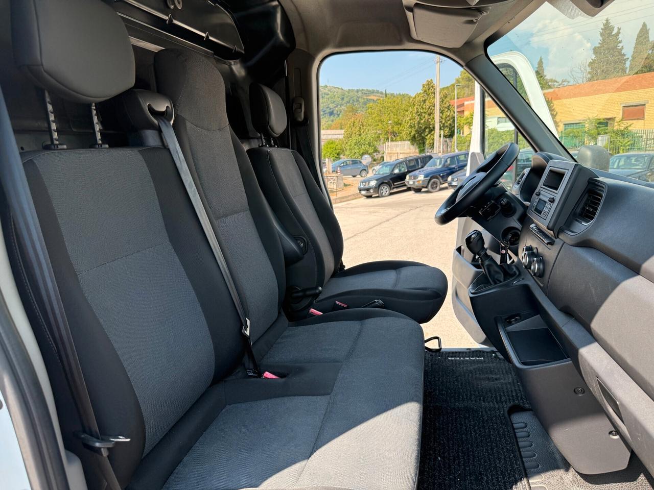 Renault Master T35 2.3 dCi 150 L2 H2 HKA