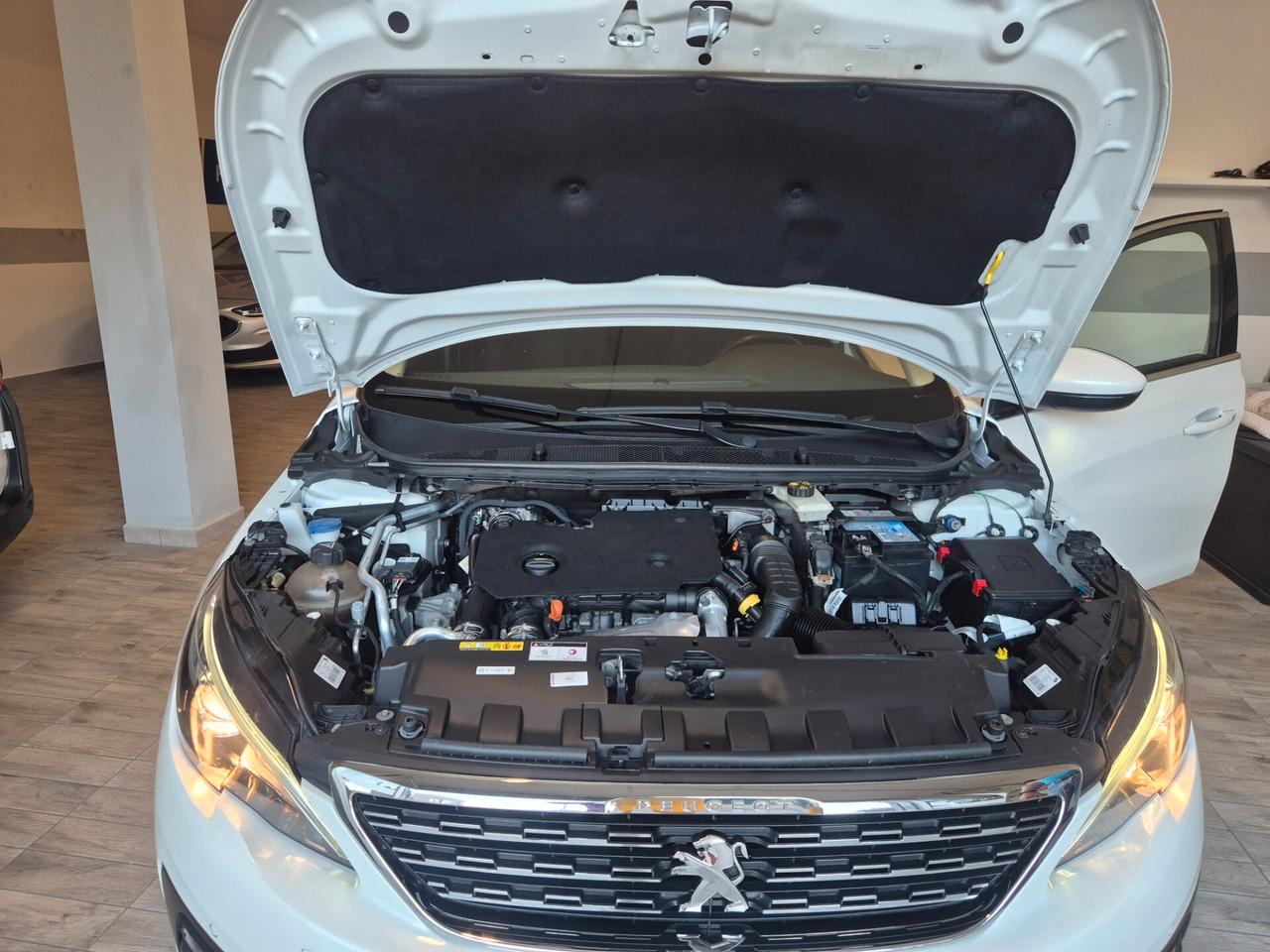 Peugeot 308 BlueHDi 130 S&S SW Allure