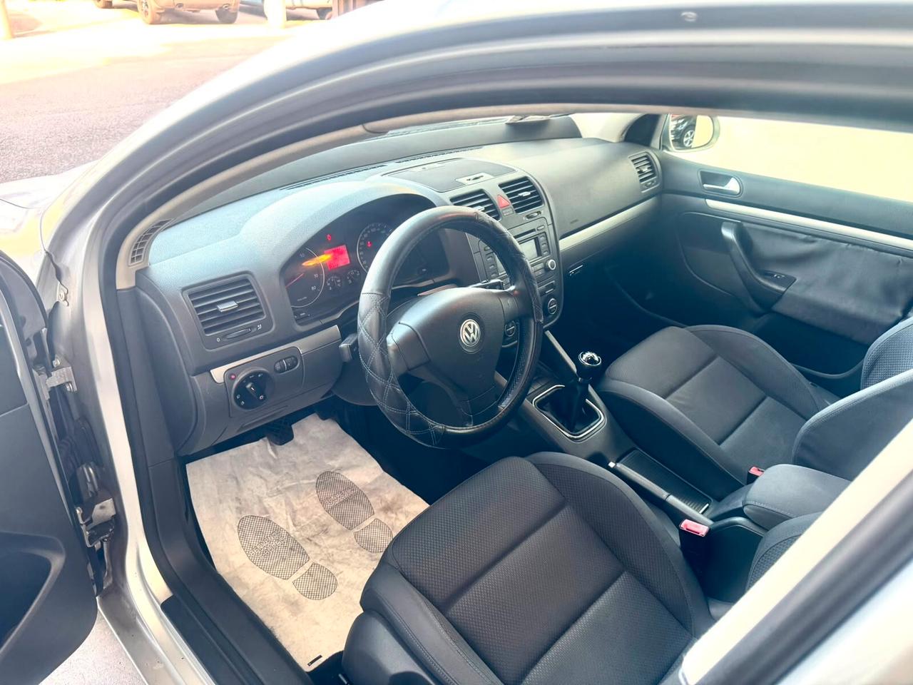 Volkswagen Golf 1.6 16V FSI 5p. Sportline