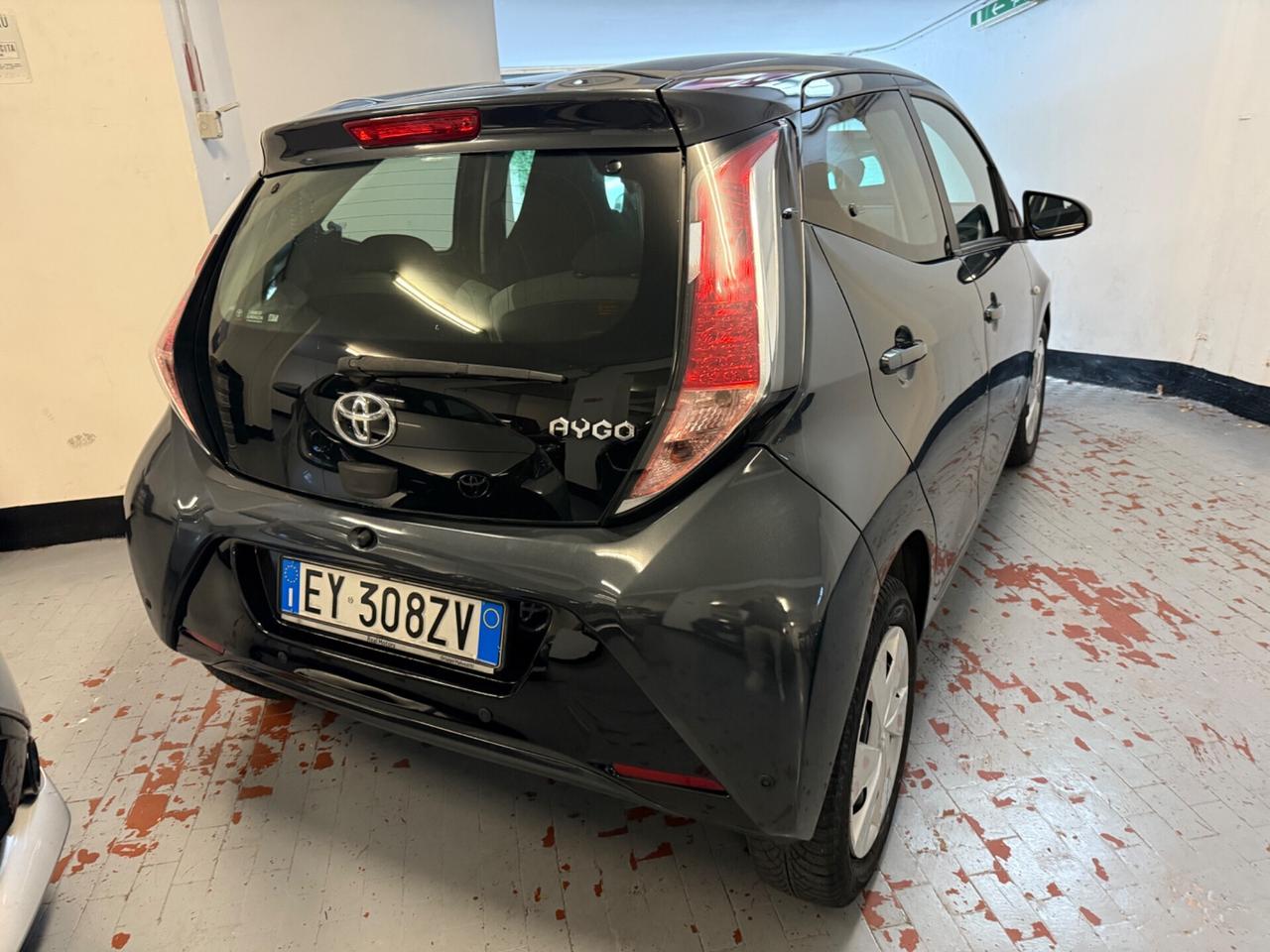 Toyota Aygo 1.0 VVT-i 69 CV 5 porte x-play