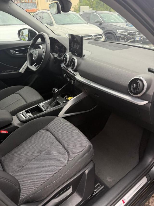 AUDI Q2 35 TFSI S tronic Identity Black