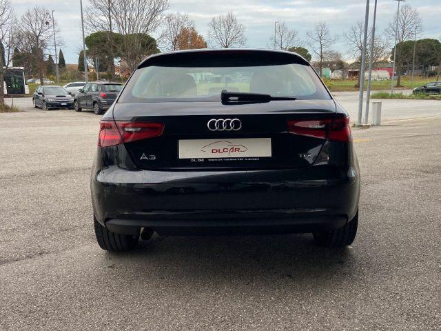AUDI A3 1.6 TDI 3P. Attraction