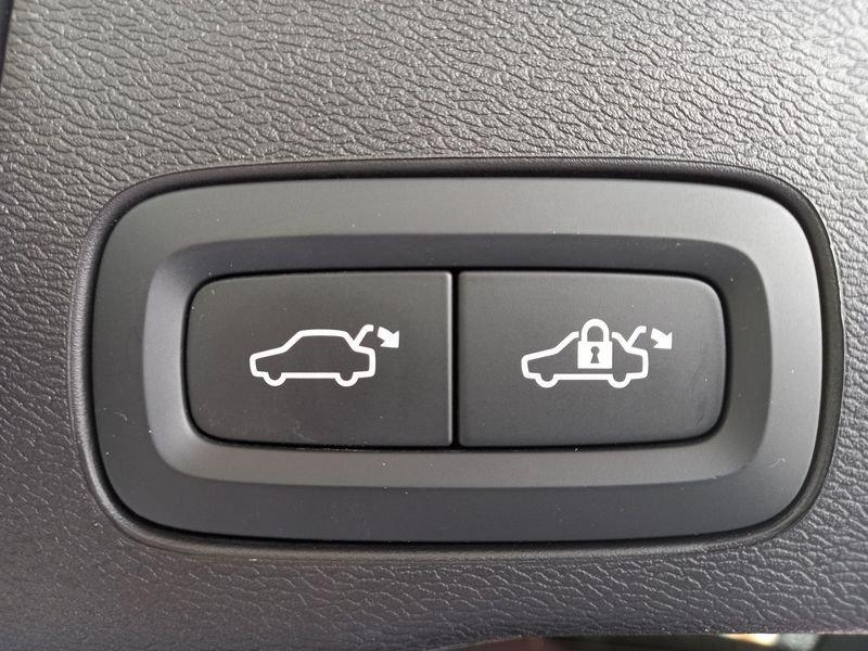 Volvo XC60 B4 197+14 CV AWD Automatica NAVI LED Momentum Pro