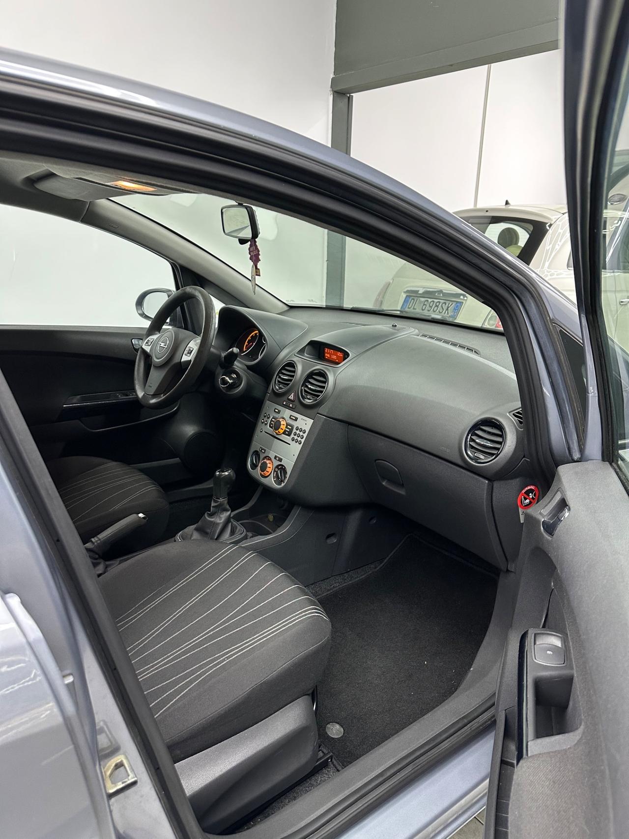 Opel Corsa 1.2 5 porte Easytronic Cosmo