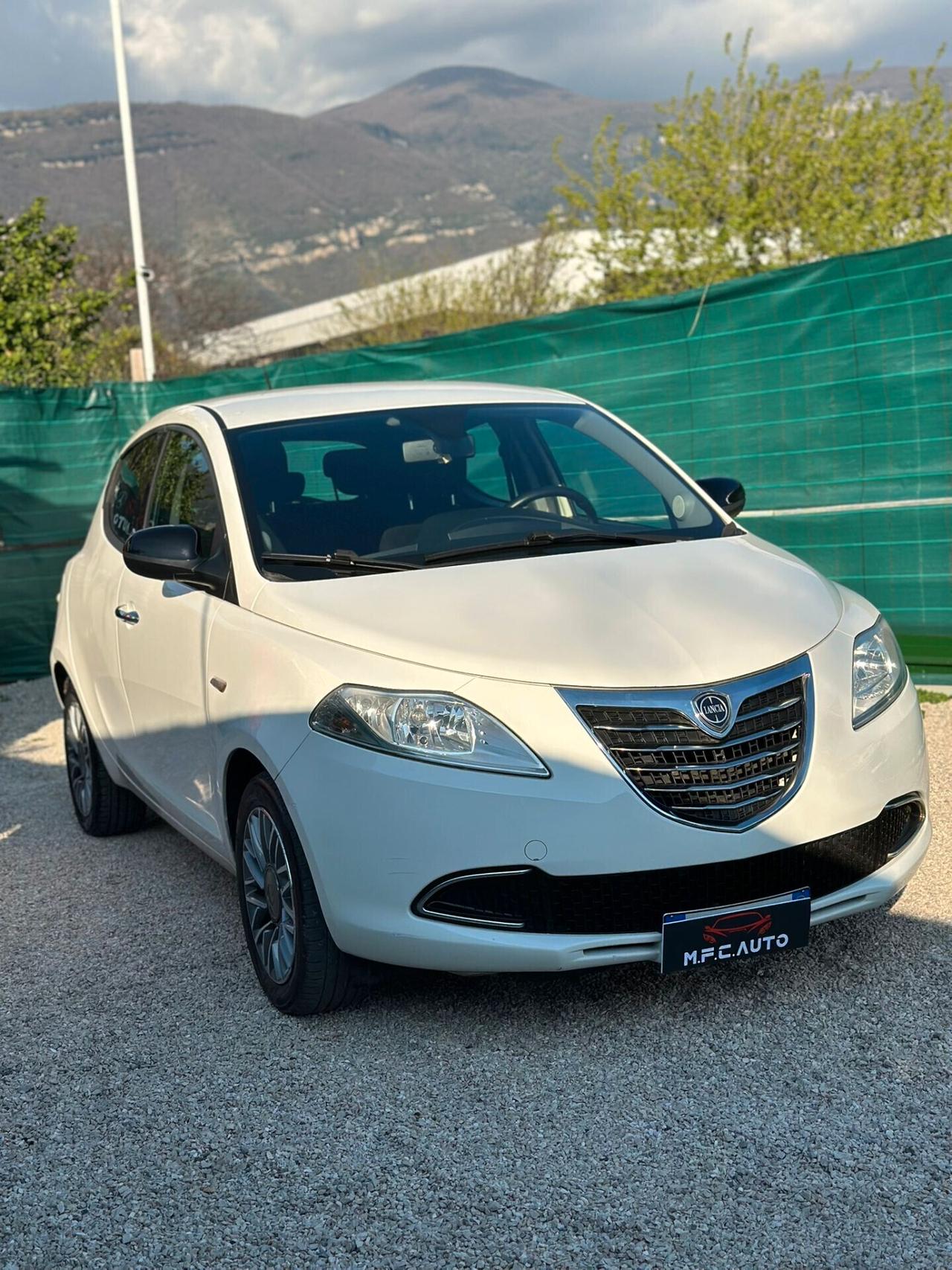 Lancia Ypsilon 1.2 69 CV GPL Ecochic Gold!!