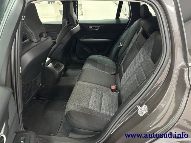 VOLVO V60 B4 (d) automatico Ultimate Dark