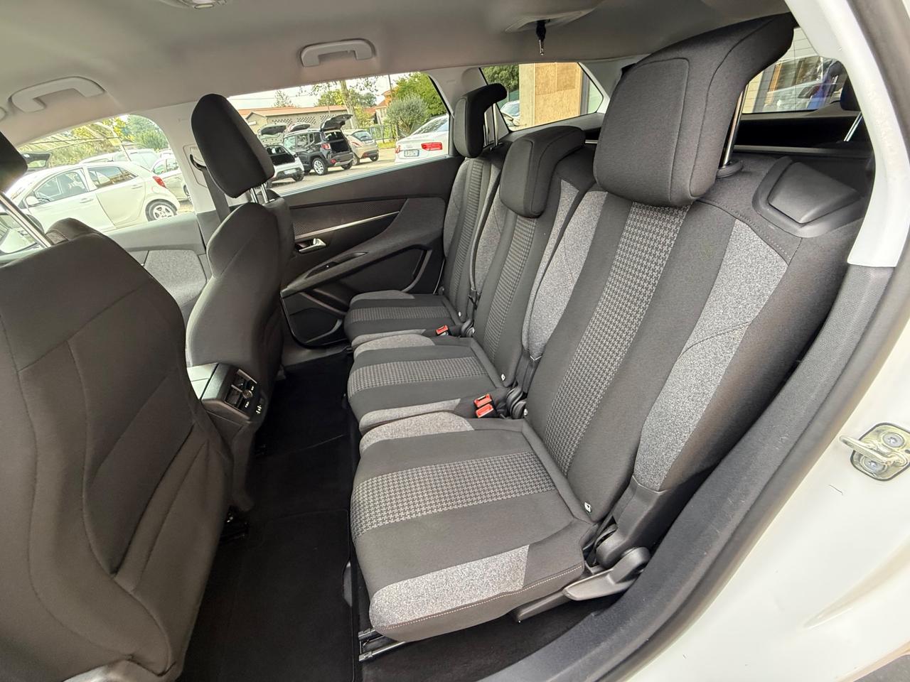 Peugeot 5008 -1.6 Diesel 120 cv-Gancio Traino