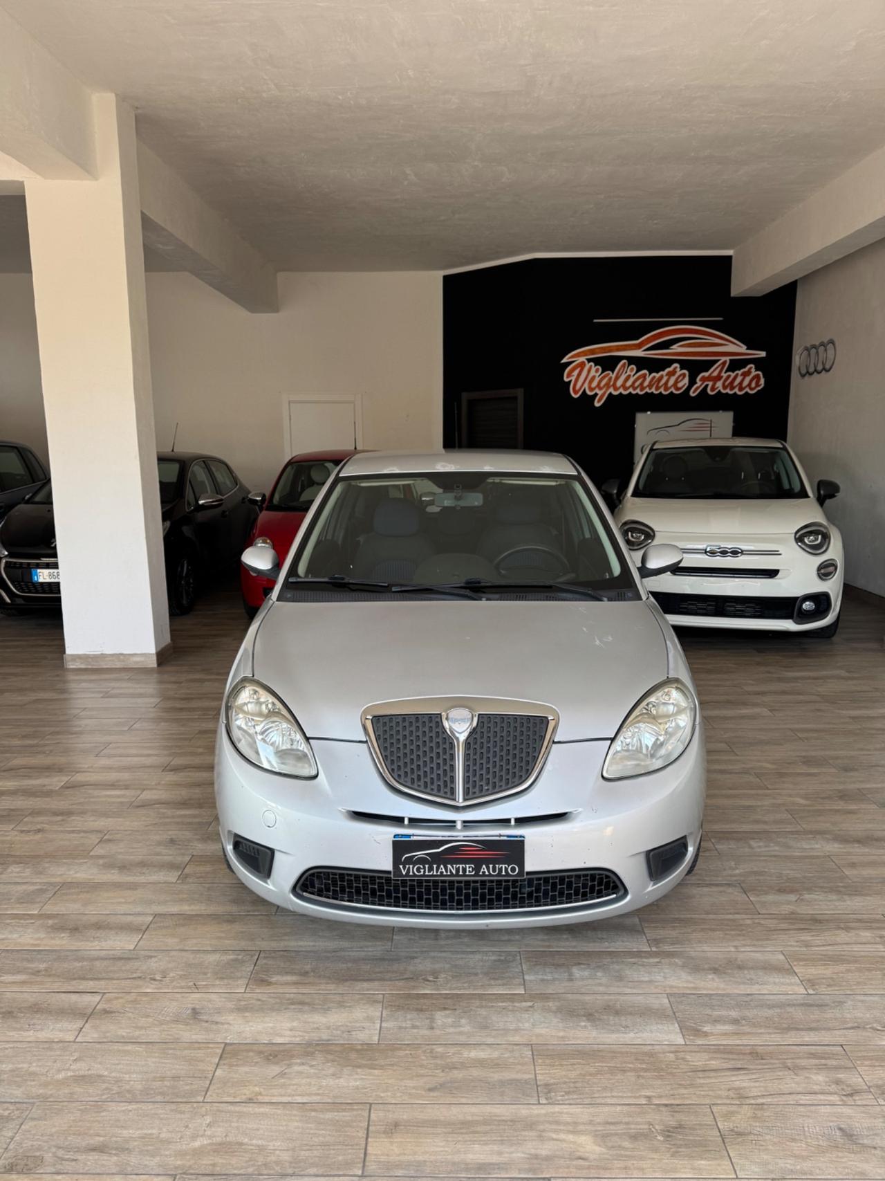 Lancia Ypsilon 1.3 MJT 75 CV Platino