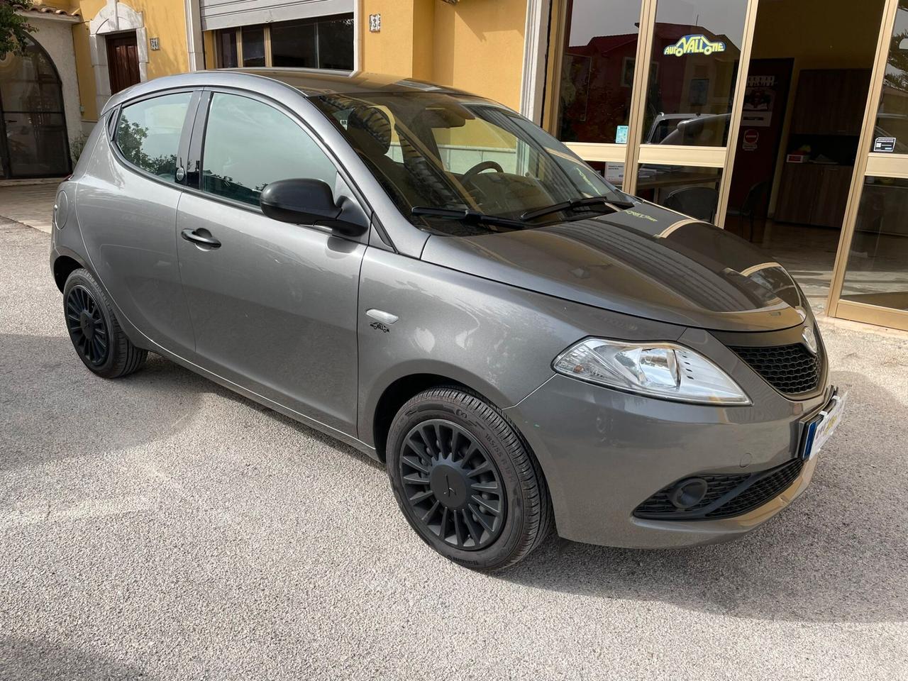 Lancia New Ypsilon 1.0 Hybrid Silver