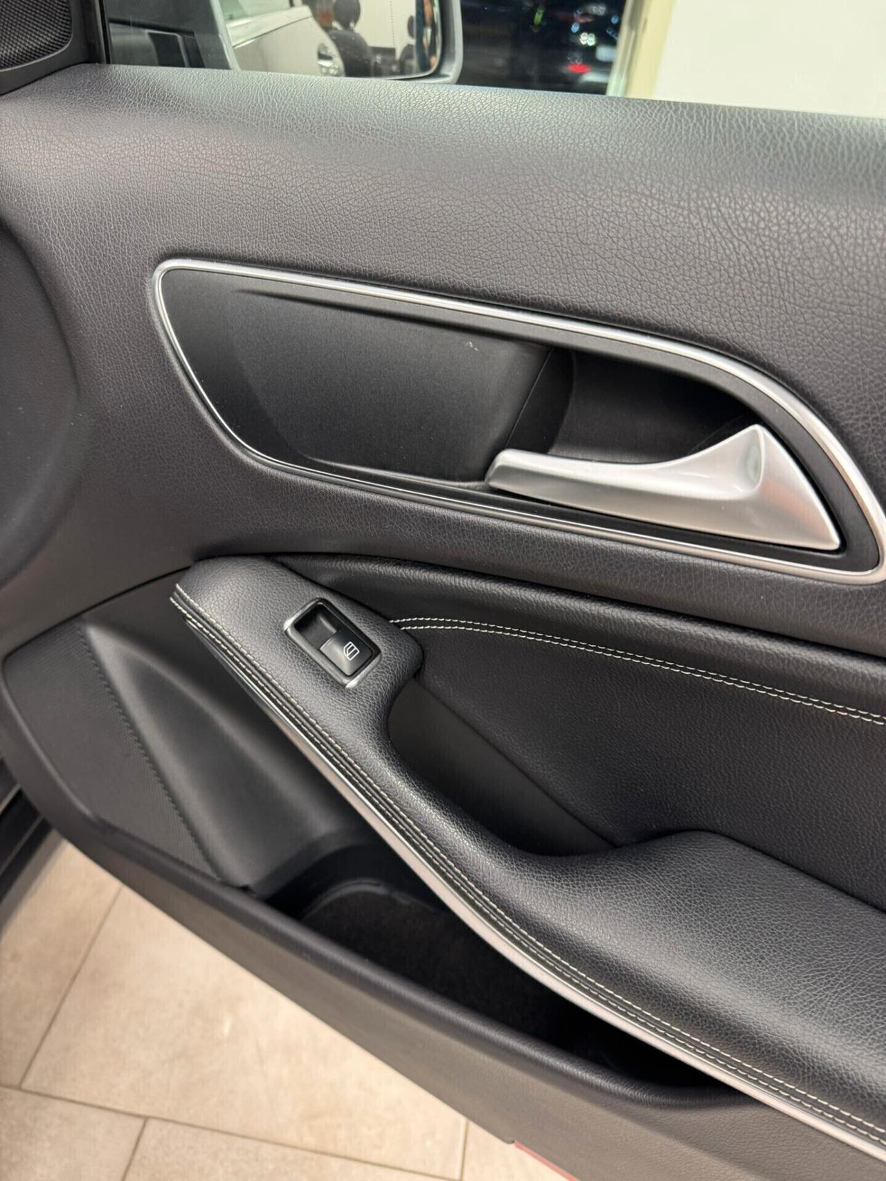 MERCEDES-BENZ GLA 200 D AUTOMATC PREMIUM