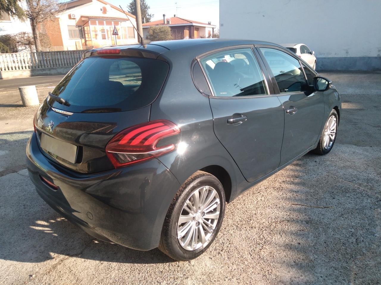 Peugeot 208 BlueHDi 100 S&S 5 porte GT Line x neopatentati