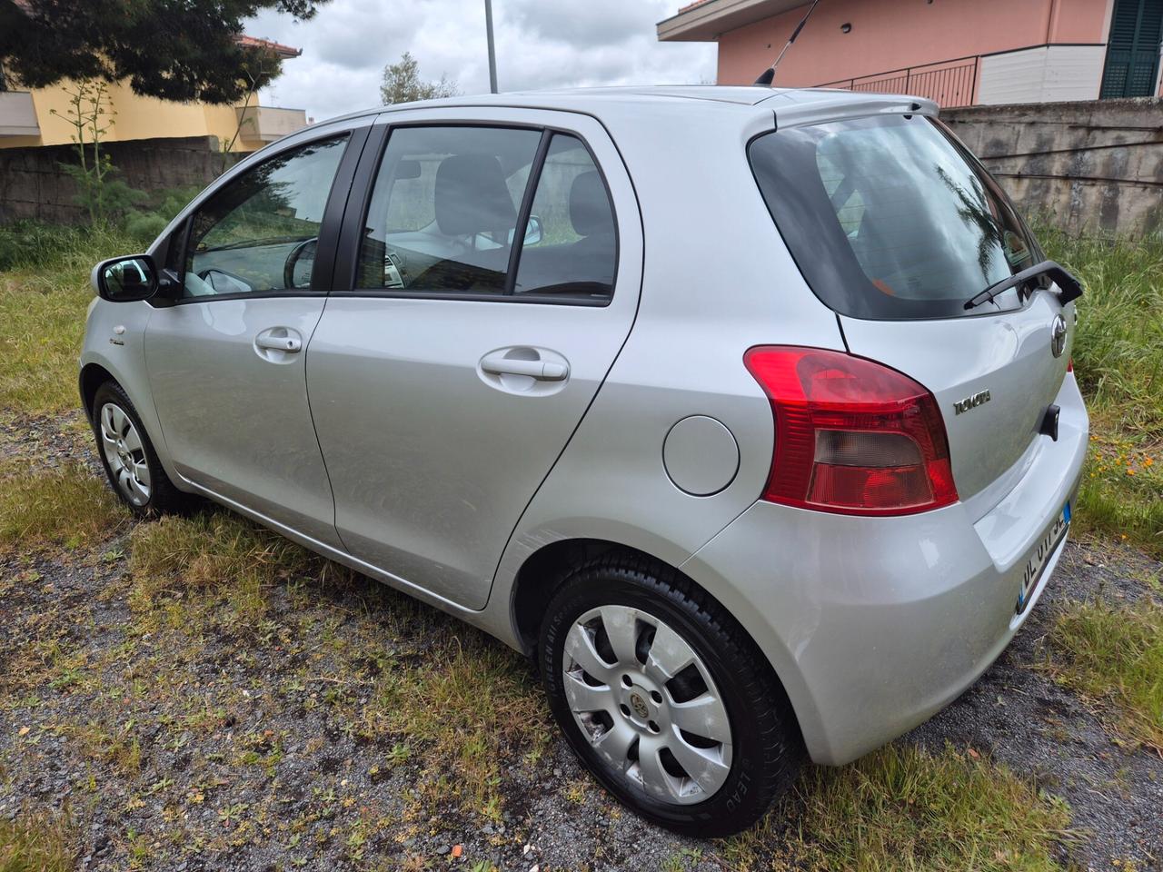Toyota Yaris 1.0 benzina 5 porte