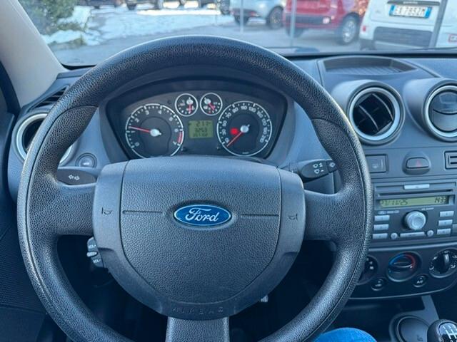 Ford Fiesta 1.2 16V 5p. Titanium Benzina