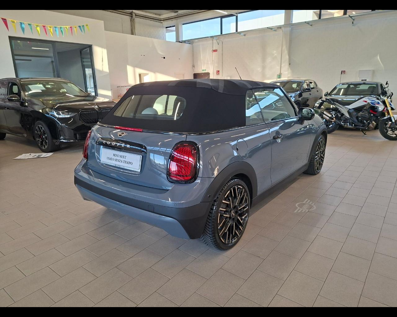 MINI Mini CooperCbr(F67) - Mini Cooper C Favoured Cabrio