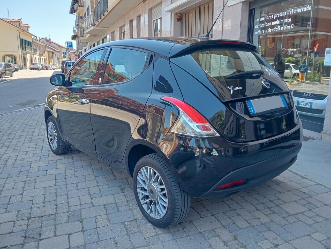 Lancia Ypsilon 0.9 TwinAir 85 CV 5 porte Metano Ecochic
