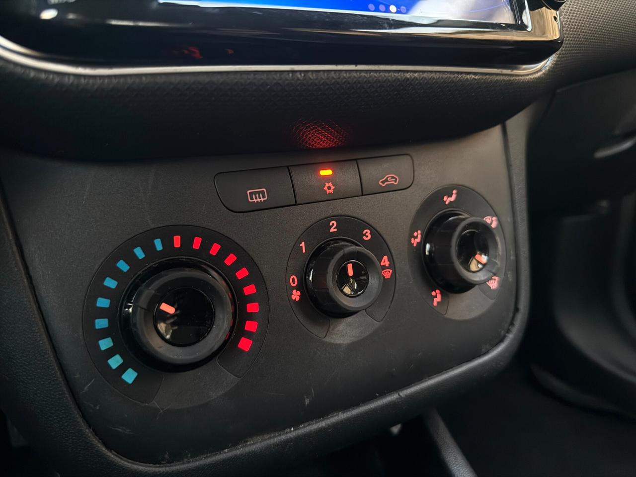 Fiat Punto LOUNGE/1.2 69 CV/CAR PLAY/5 POSTI