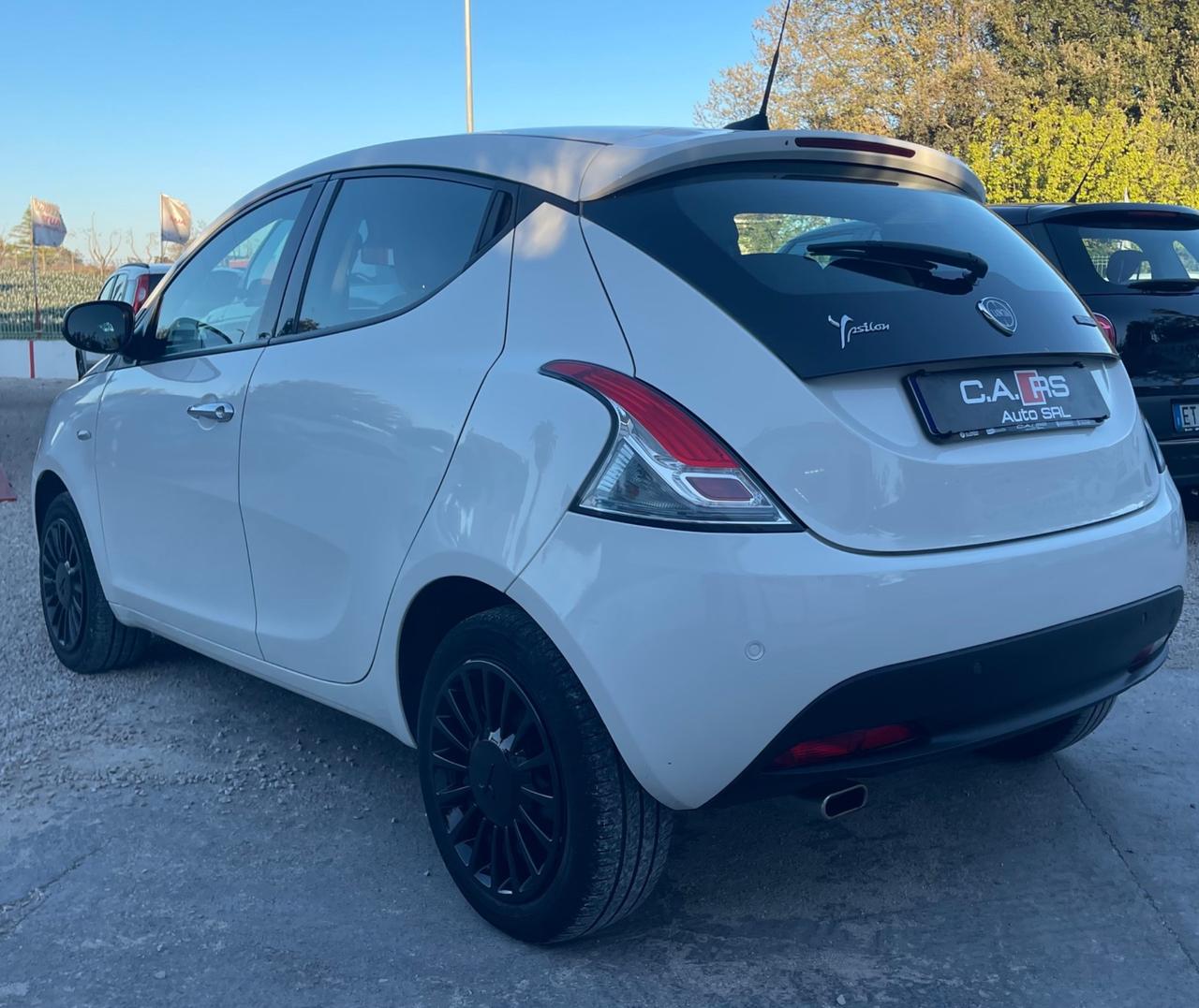 Lancia Ypsilon Gold Hybrid 1.0 FireFly 70cv