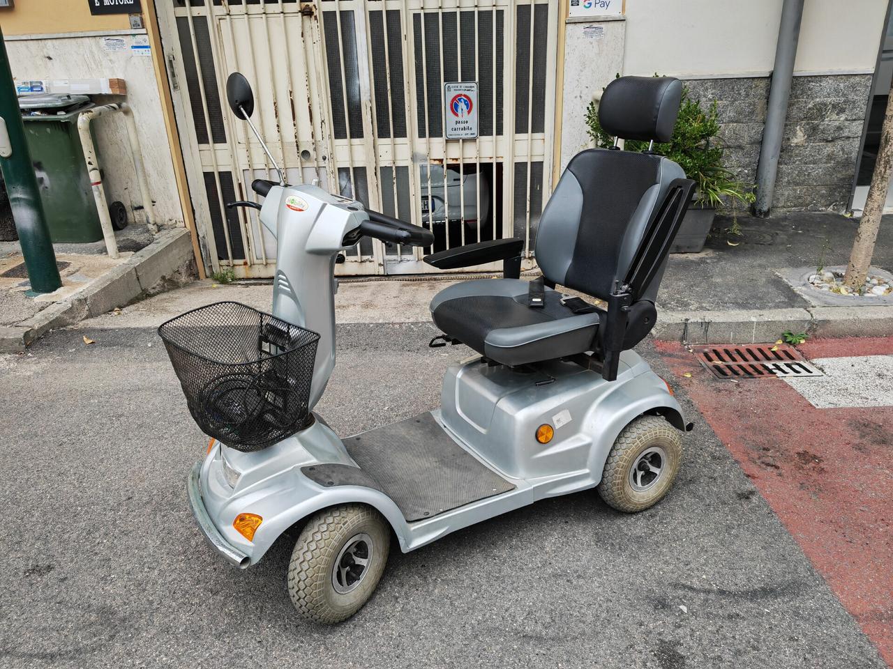 SCOTER 4 RUOTE ELETTRICO