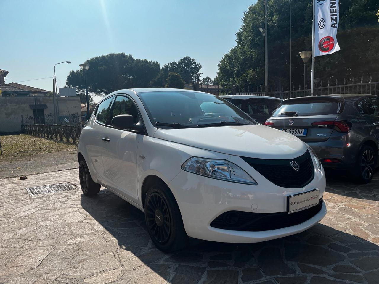 Lancia Ypsilon 1.2 69 CV 5 porte GPL Ecochic Elefantino Blu