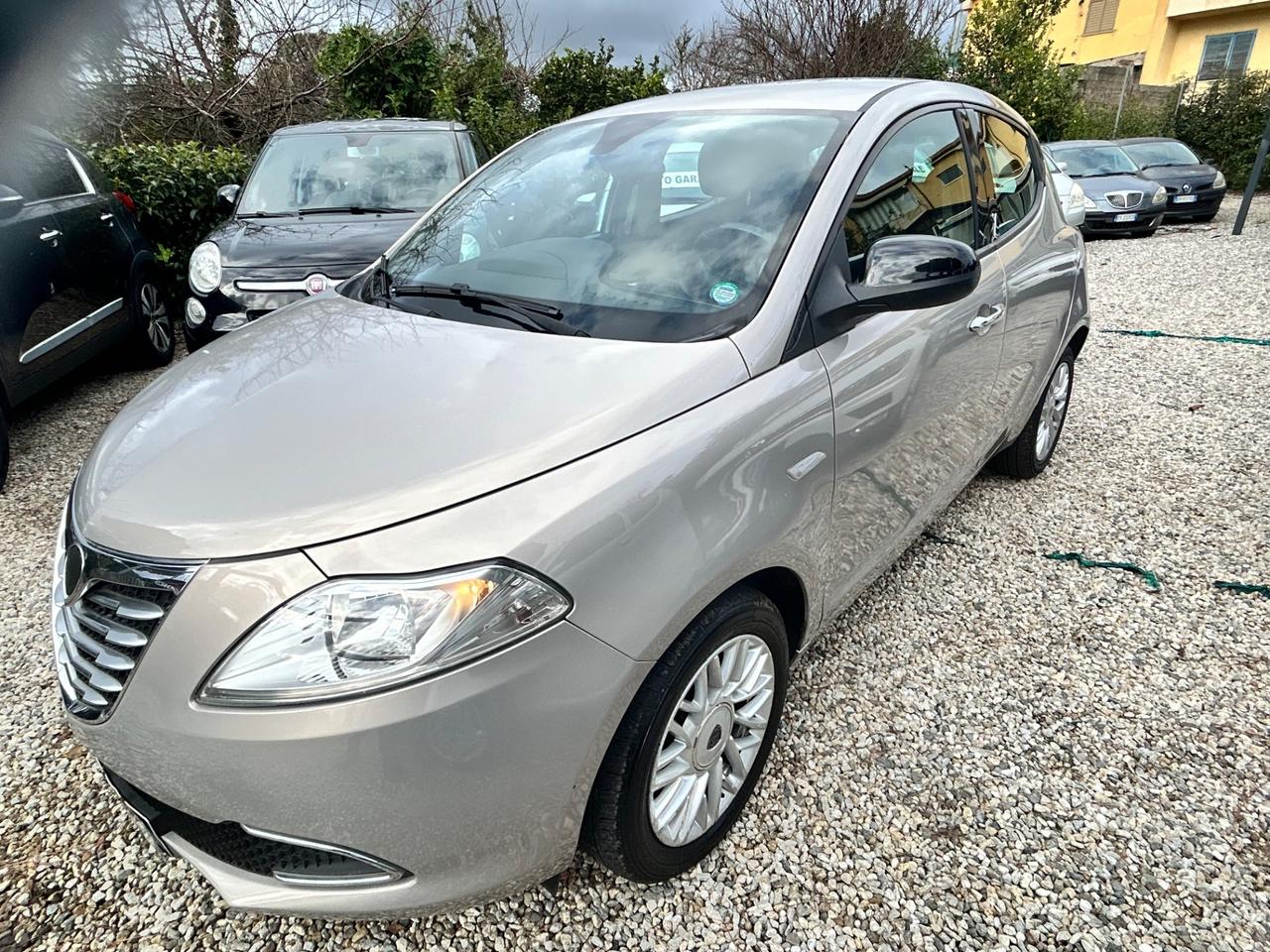 Lancia Ypsilon 1.2 69 CV 5 porte Platinum