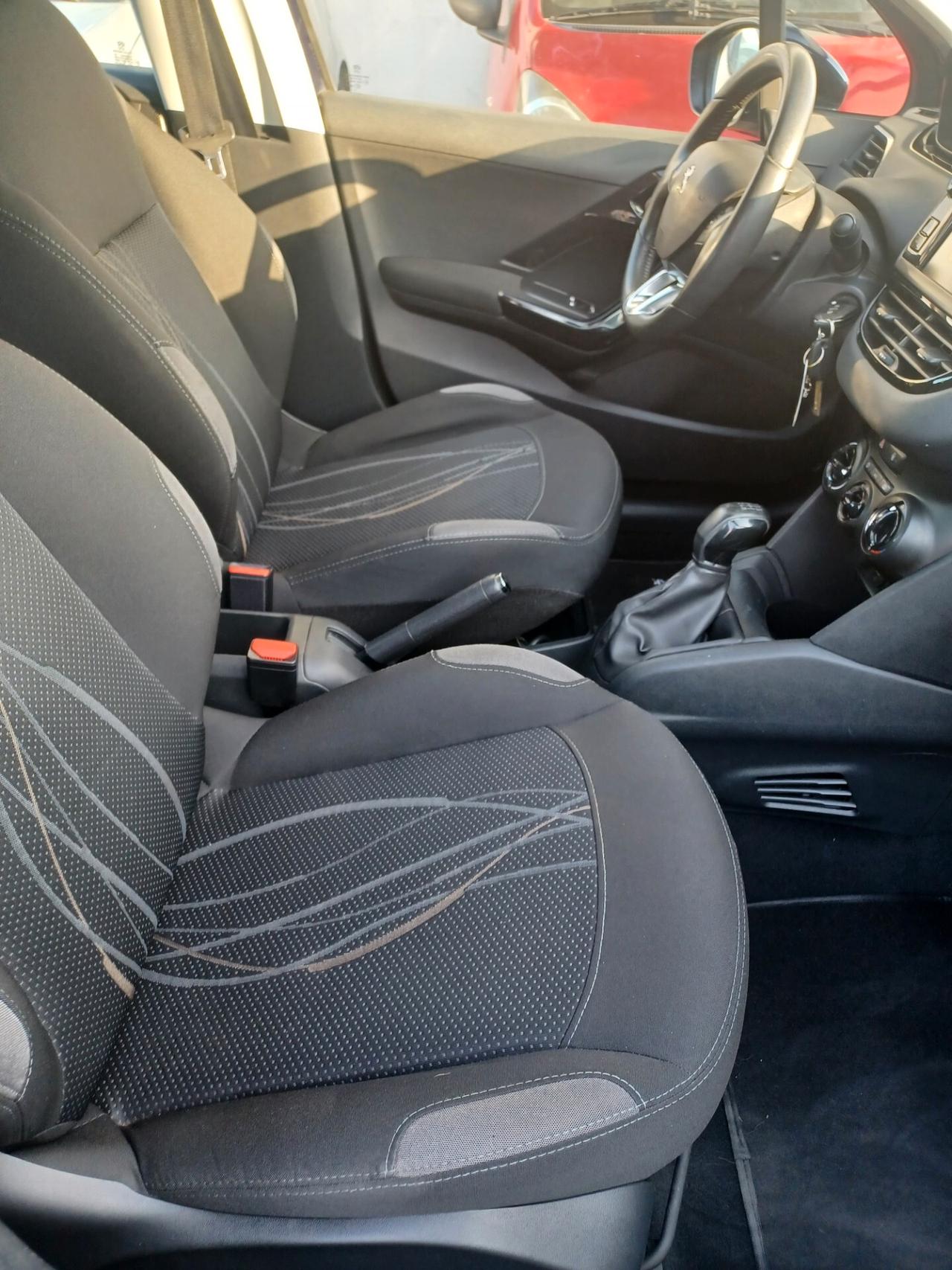 Peugeot 208 1.4 HDi 5 porte Anno 11/2014