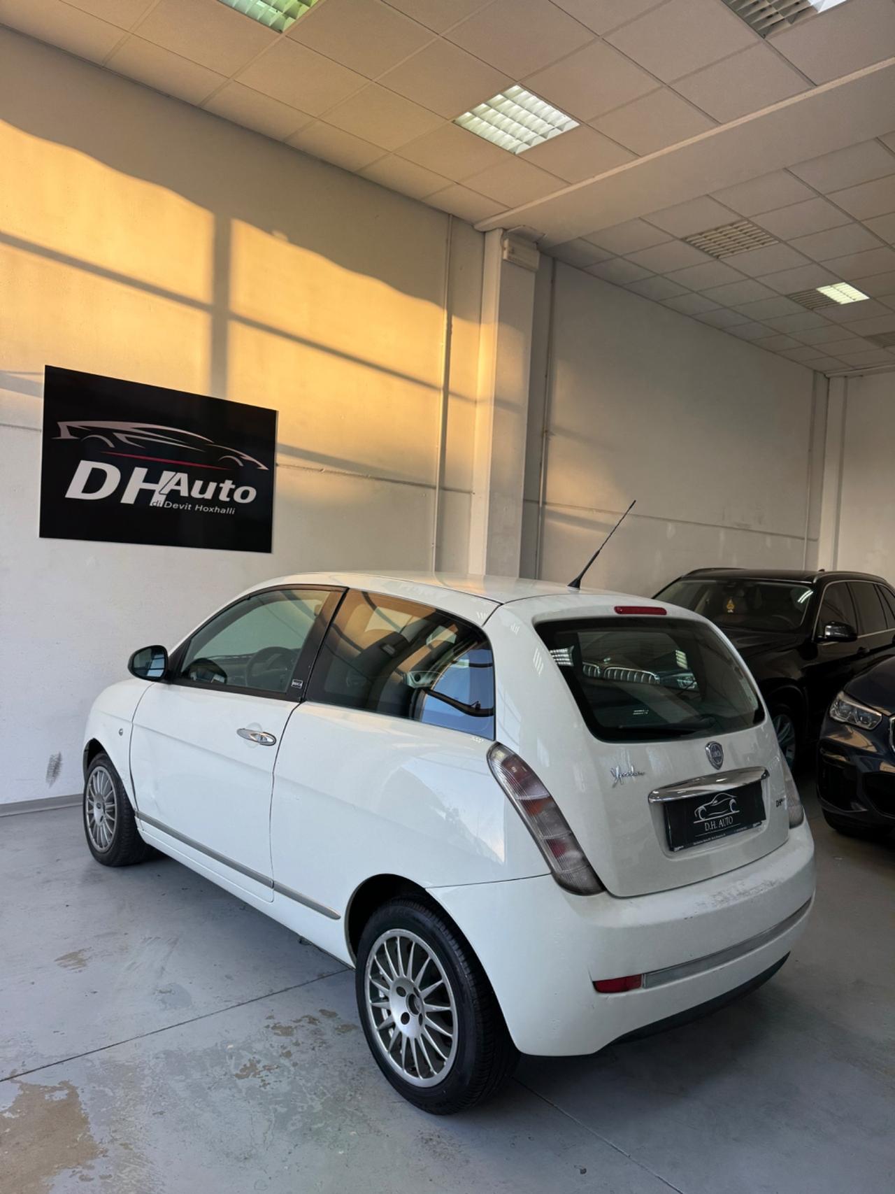 Lancia Ypsilon 1.2 69 CV Unyca