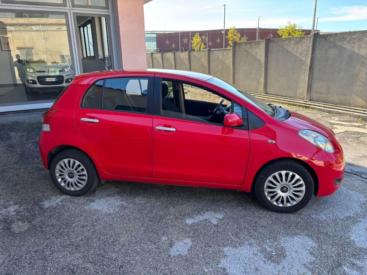 TOYOTA Yaris 1.0 5p. Sol