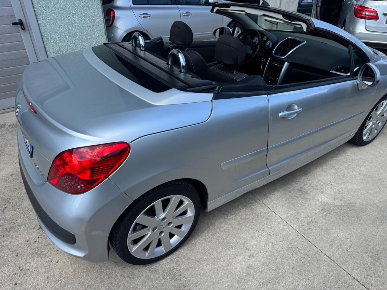 Peugeot 207 1.6 HDi 110CV CC Féline