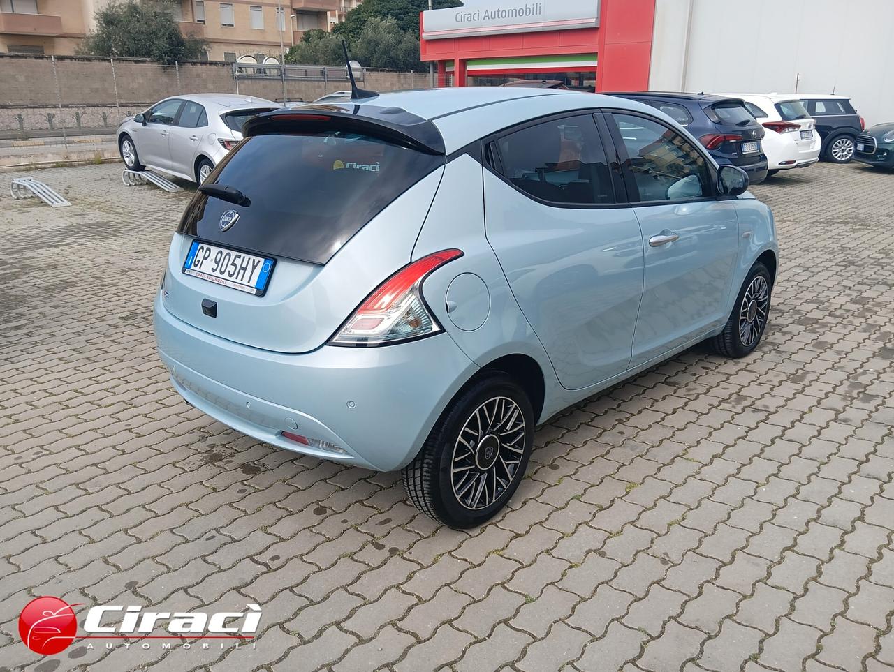 Lancia Ypsilon 1.0 5 p Hybrid Platino