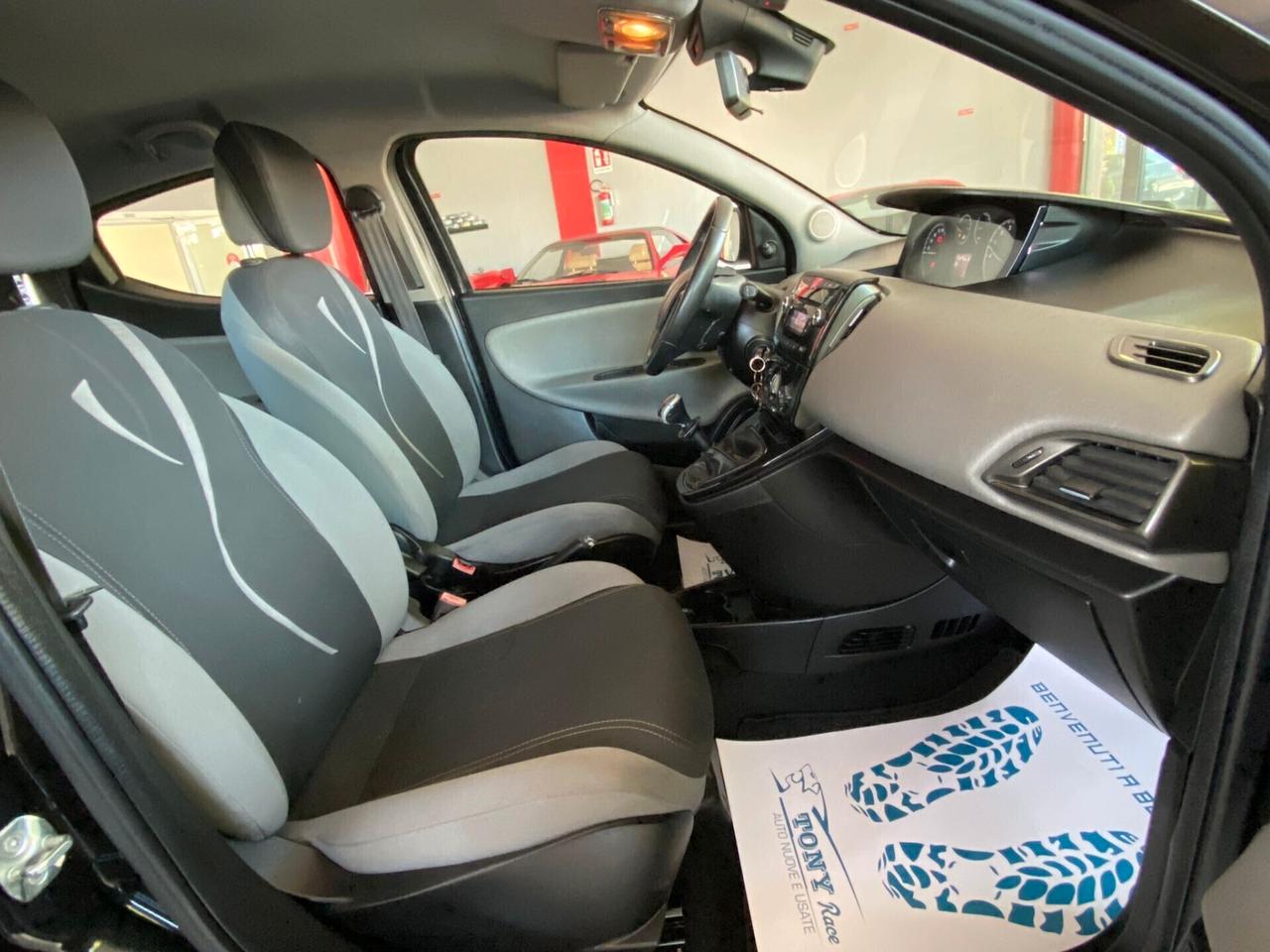 Lancia Ypsilon 1.2 69 CV 5 porte S&S Platinum