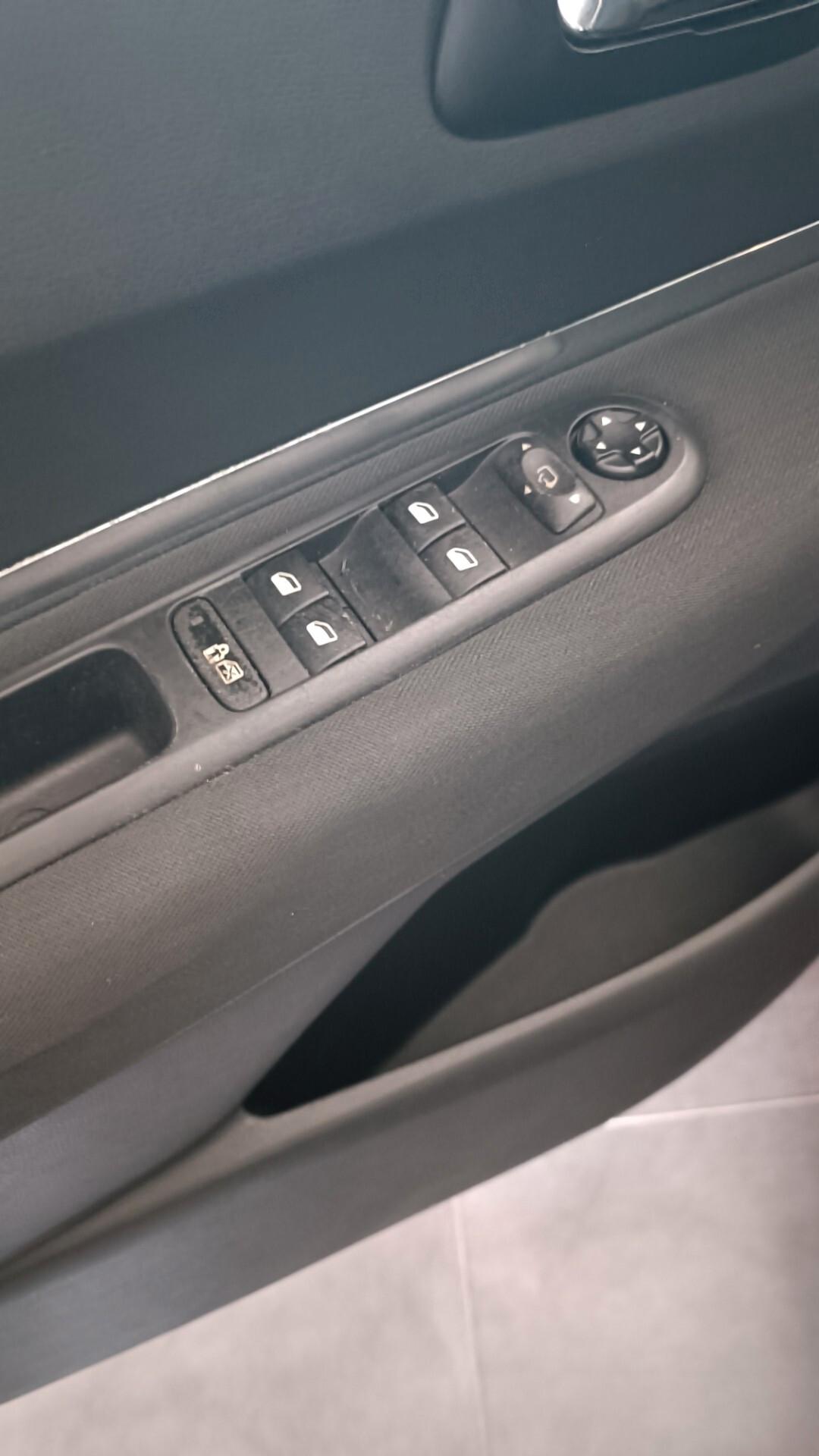Peugeot 3008 1.6 HDi 115CV Style