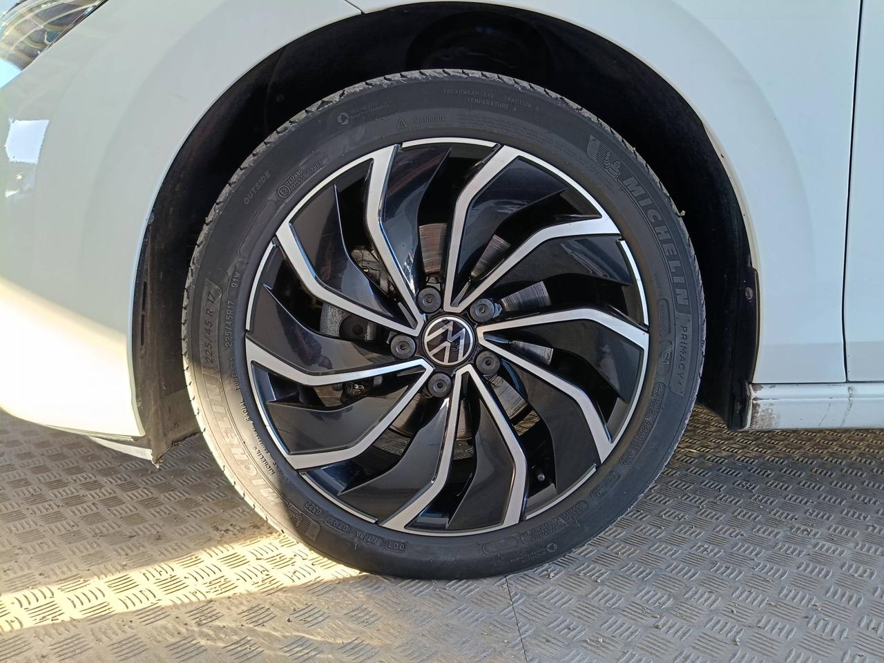 VOLKSWAGEN Golf VIII 2020 - Golf 1.5 tgi Life 130cv dsg