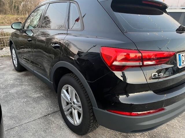 Audi Q3 35 TDI S tronic Business