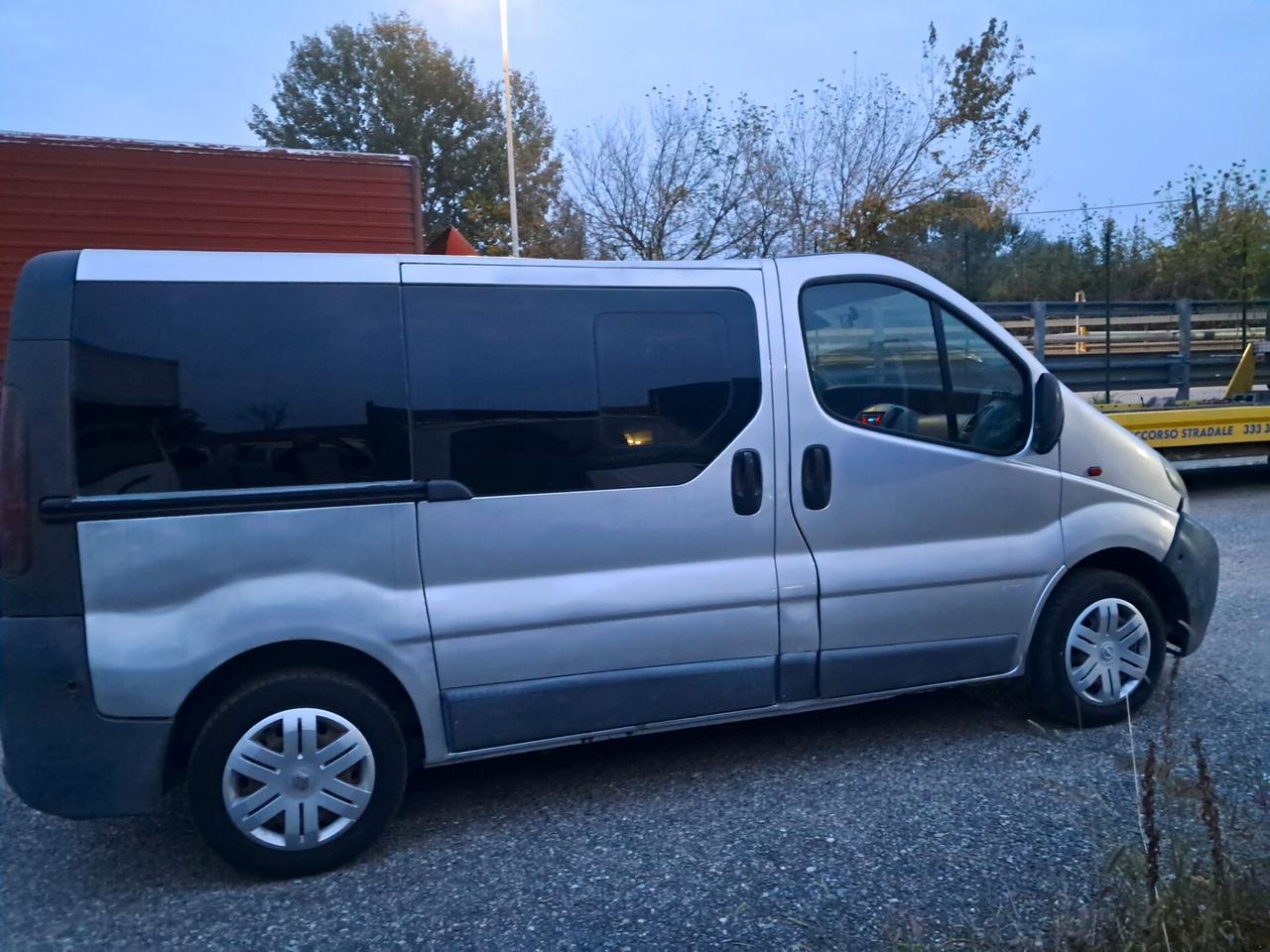 VIVARO 6 POSTI AUTOCARRO