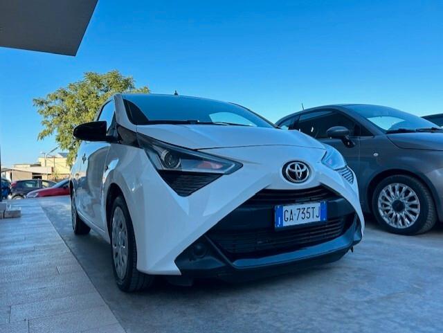 Toyota Aygo Connect 1.0 VVT-i 72 CV 5 porte x-cool