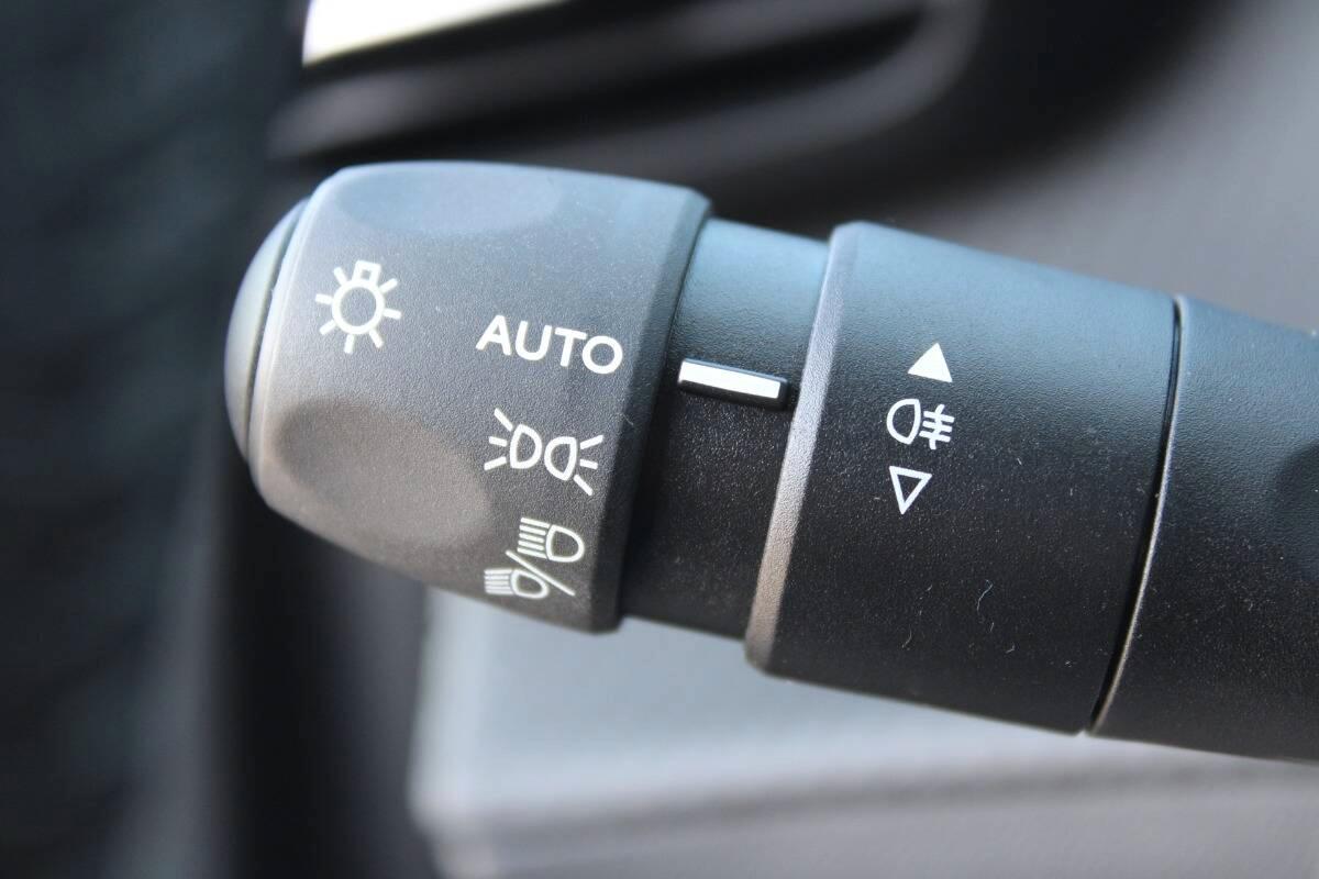 Peugeot 2008 1.2 puretech Allure s&s 100cv Con NAVIGATORE