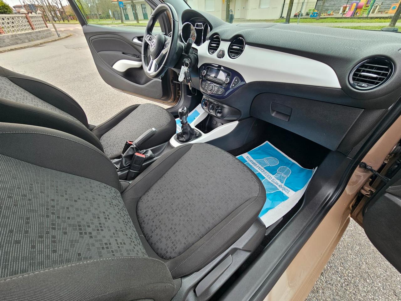 Opel Adam 1.2 70 CV Slam neopatentati by color