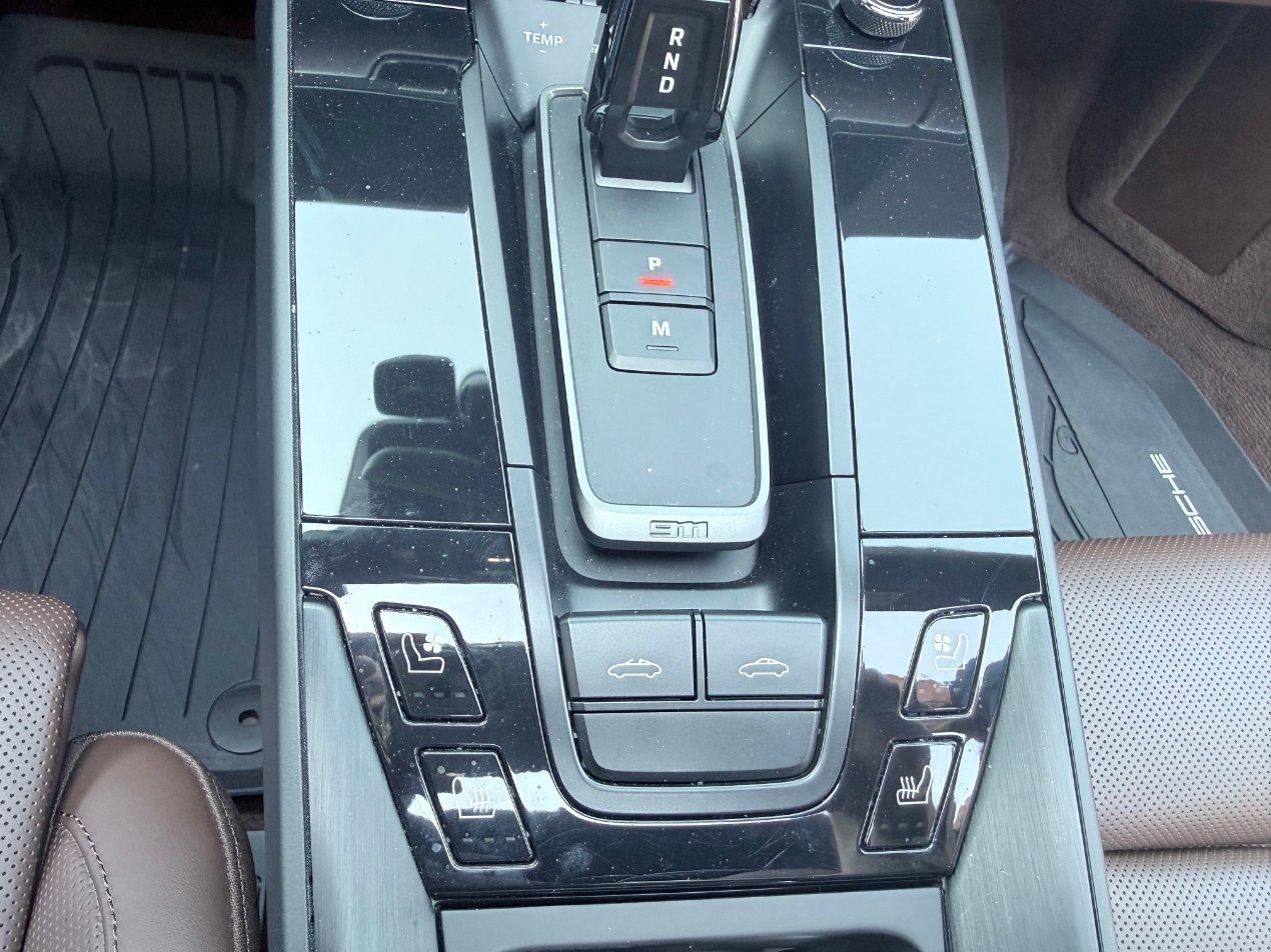 Porsche 911 Targa 3.0 4 GTS auto