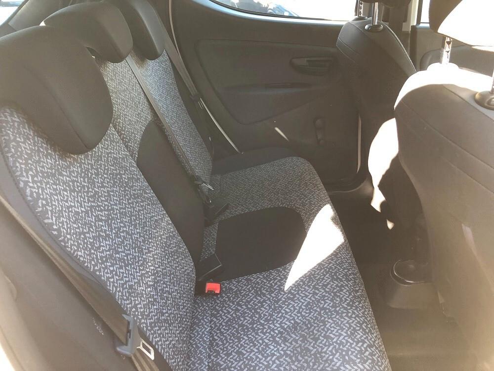 Lancia Ypsilon 1.0 FireFly 5 porte S&S Hybrid Ecochic Silver