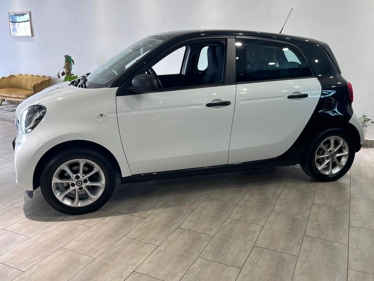 SMART FORFOUR 1.0 BENZINA ANNO 2019 - 84.000 KM ADATTA A NEOPATENTATI